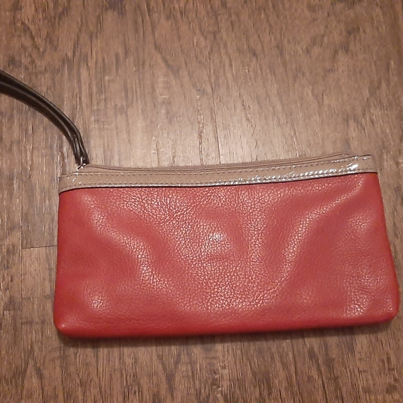 Red Retro Guess Purse/Wristlet - Picture 2 of 3
